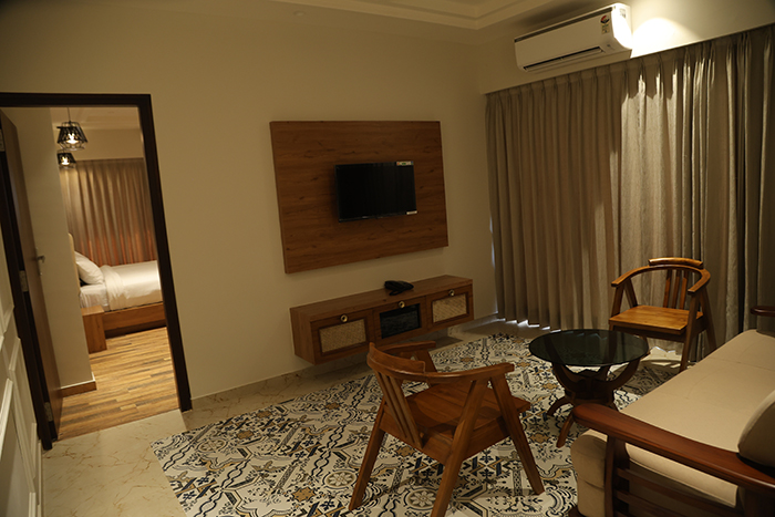  Suite with Sea View Balcony & Bathtub and Living Room